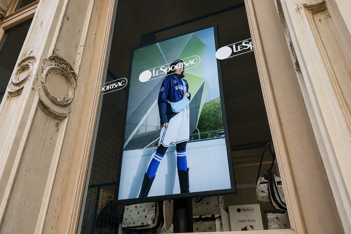 Samsung OM55B high brightness display in portrait in the LeSportsac SoHo window